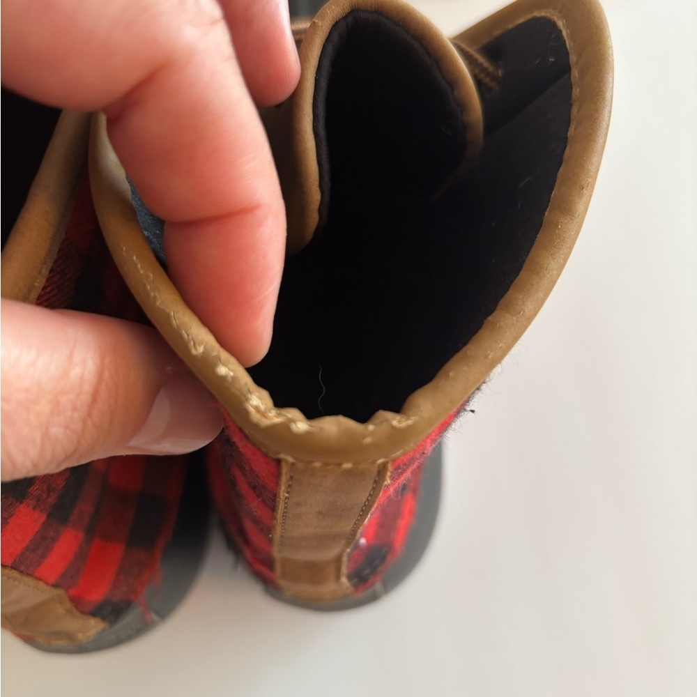 Simply Southern Plaid Duck Boots – Size 9 – Water Resistant & Stylish - Picture 6 of 11